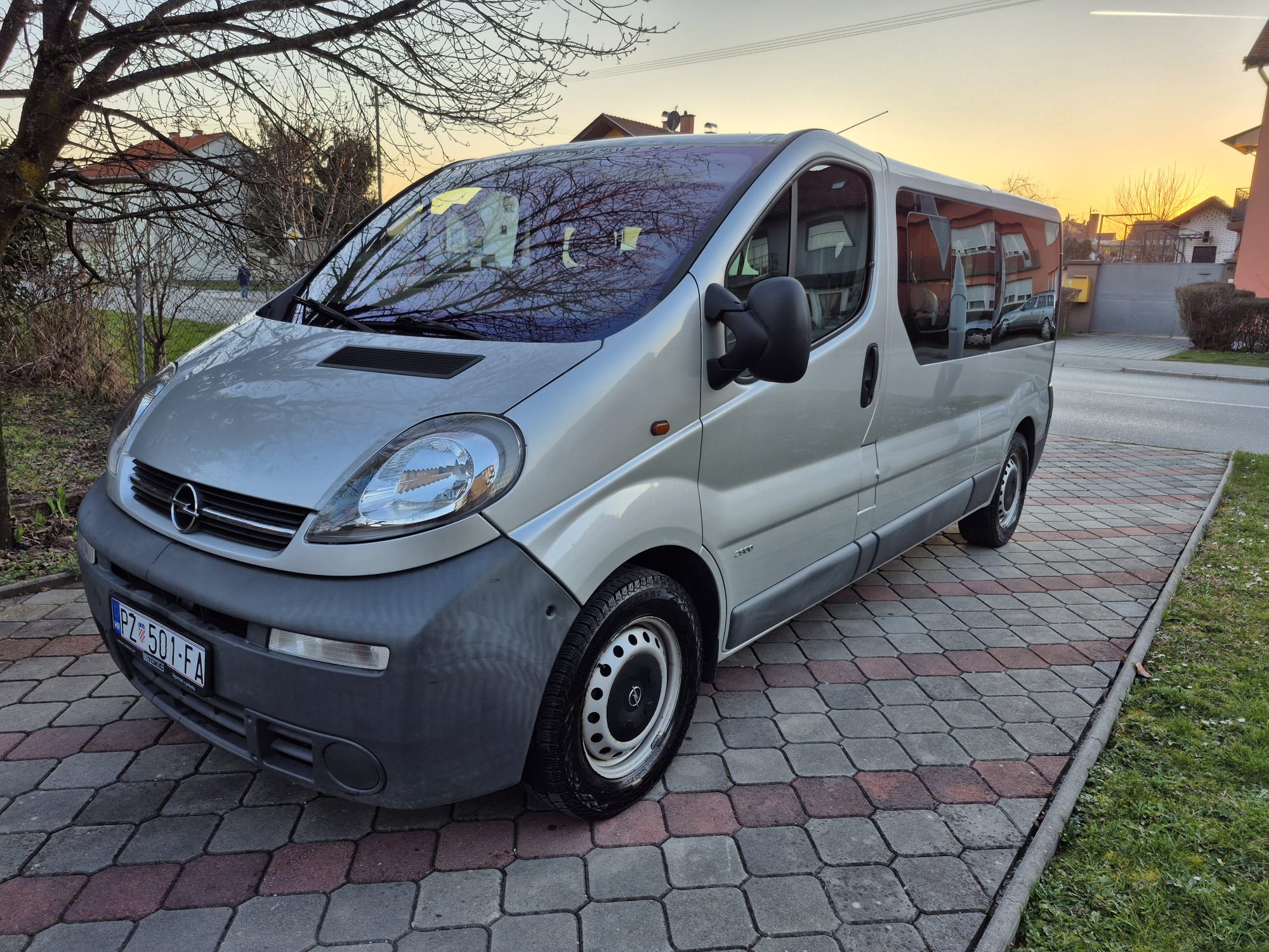 Udruga za razvoj kreativnih radionica i kvalitete življenja osoba s invaliditetom Republike Hrvatske nabavila kombi za prijevoz osoba s invaliditetom